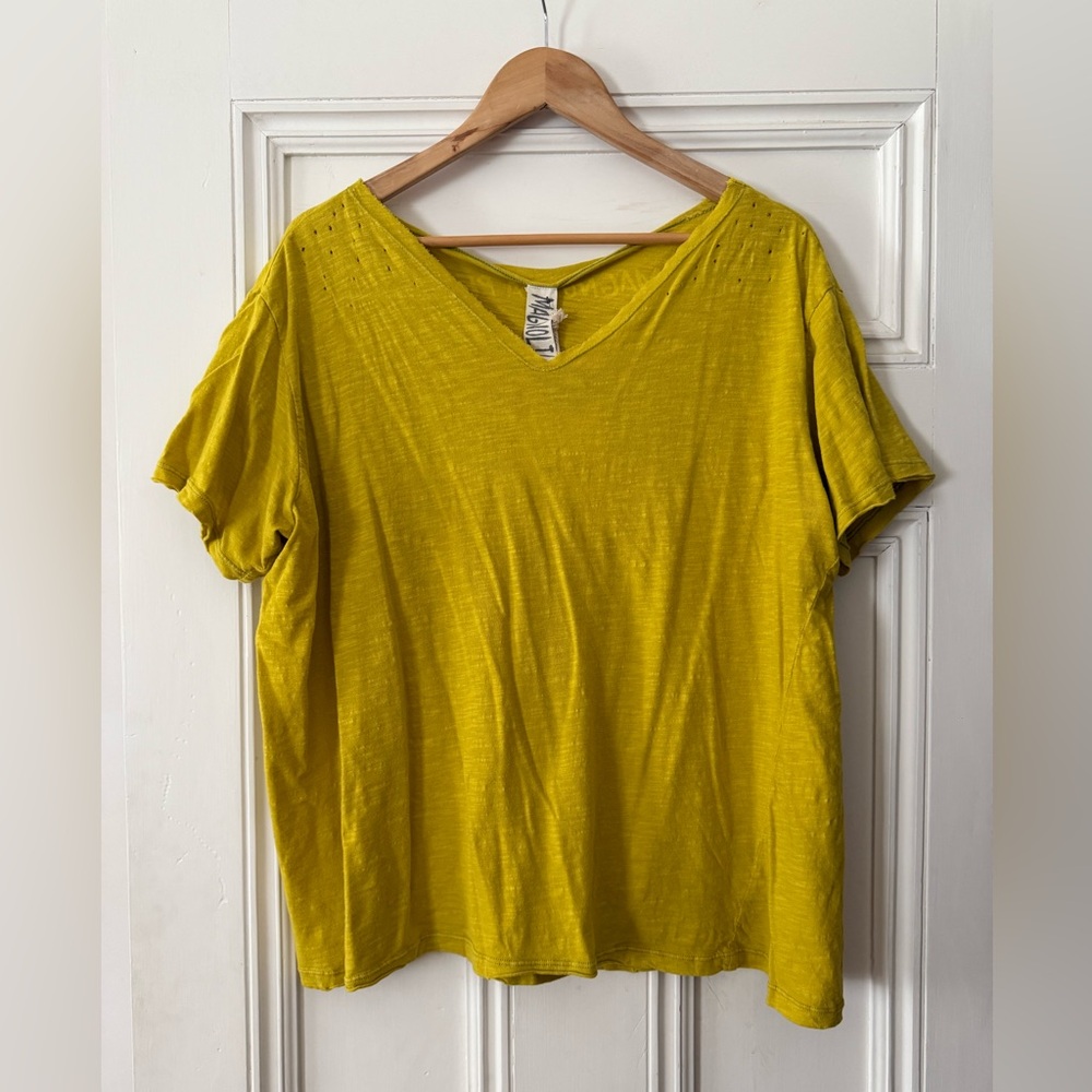 NWT Magnolia Pearl Europe V Neck Tee